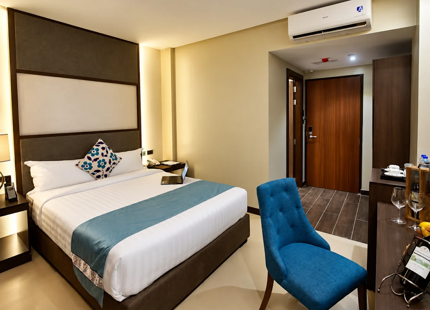 Deluxe King Room interior