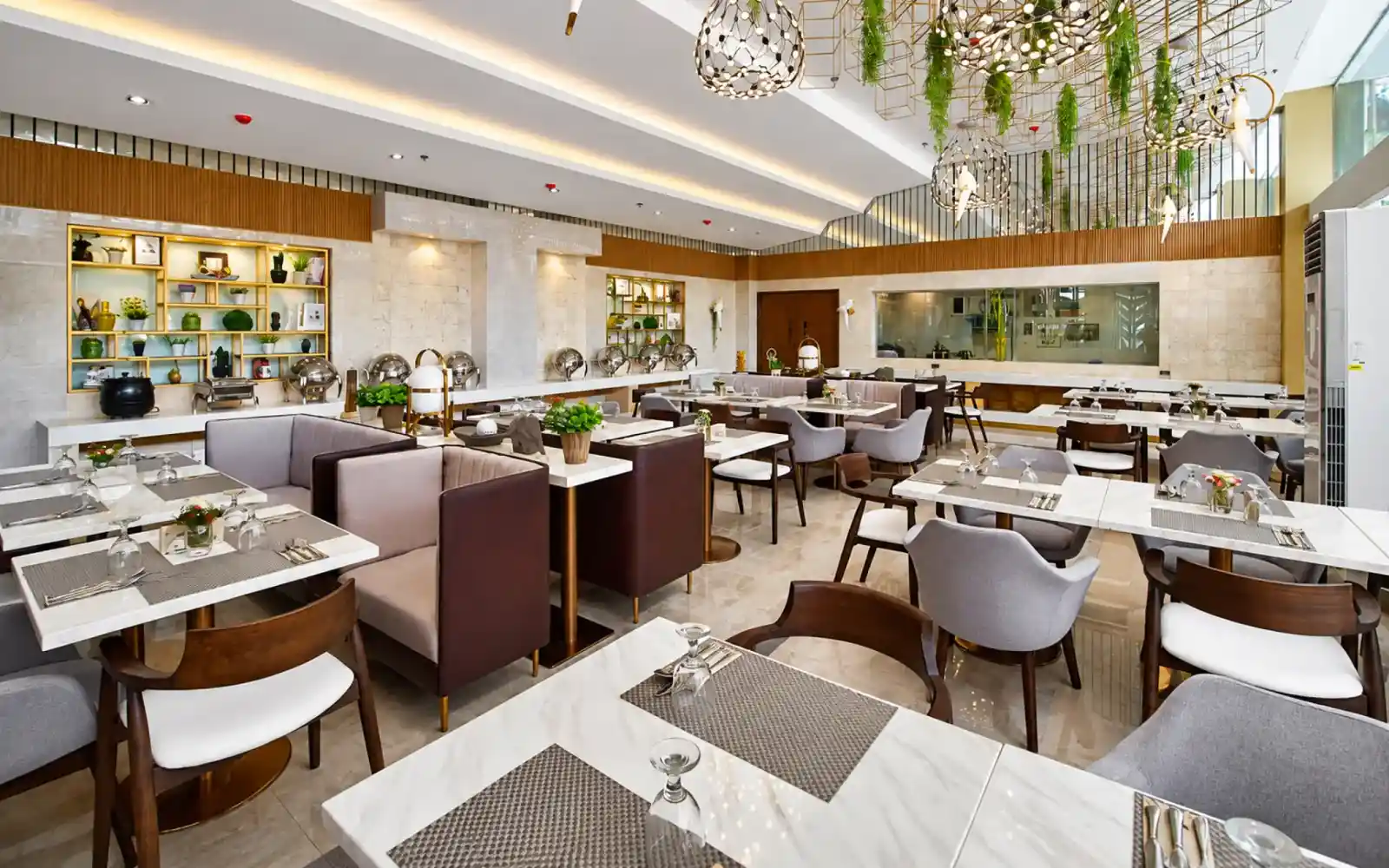 On-site restaurant dining room